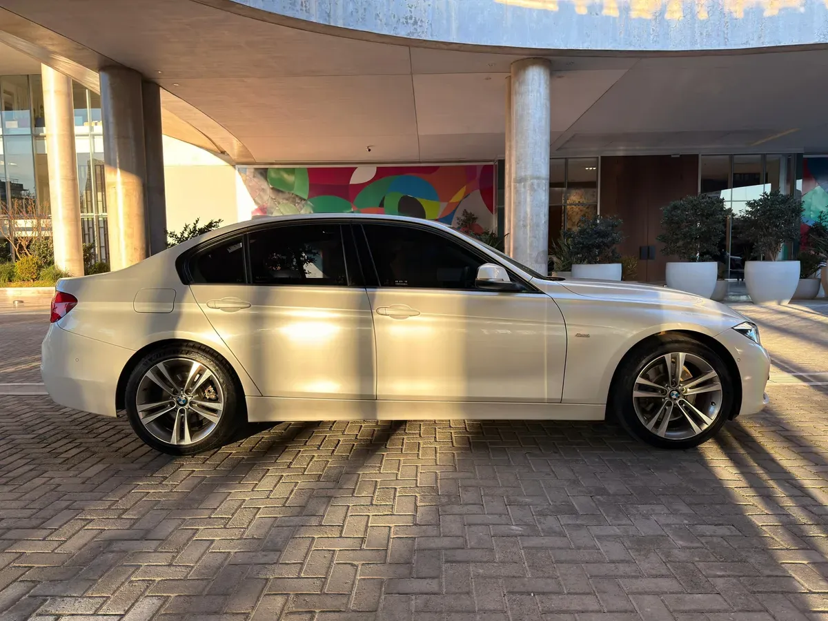 BMW Serie 3 Foto #4