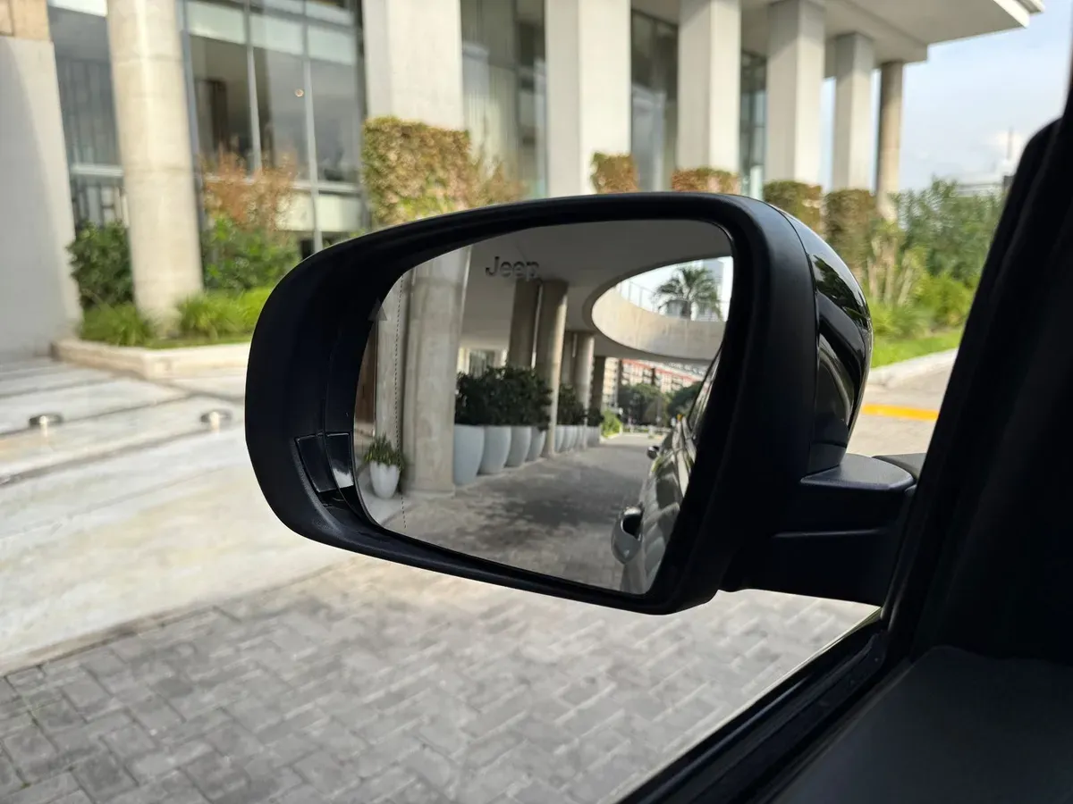 Jeep Commander Foto #18