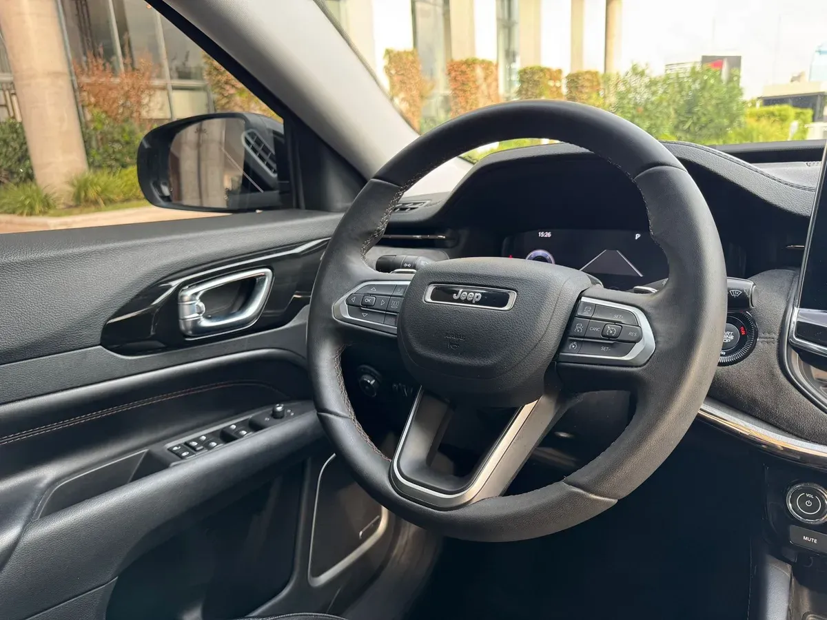Jeep Commander Foto #20