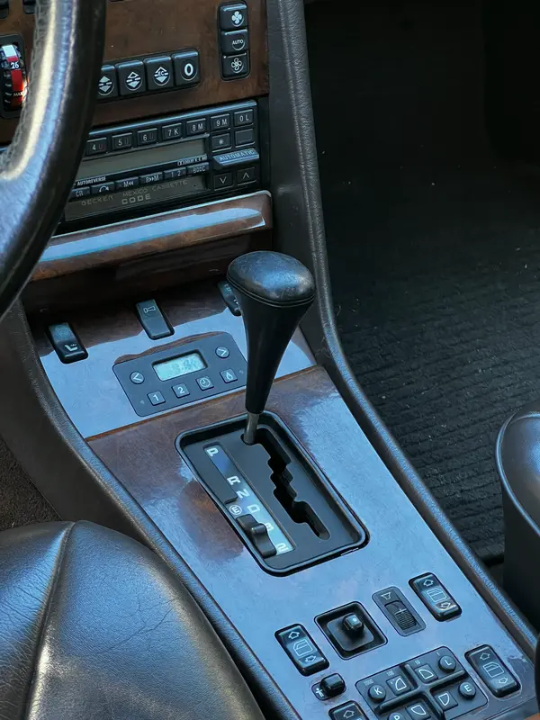 Mira esta publicación de Mercedes Benz 300