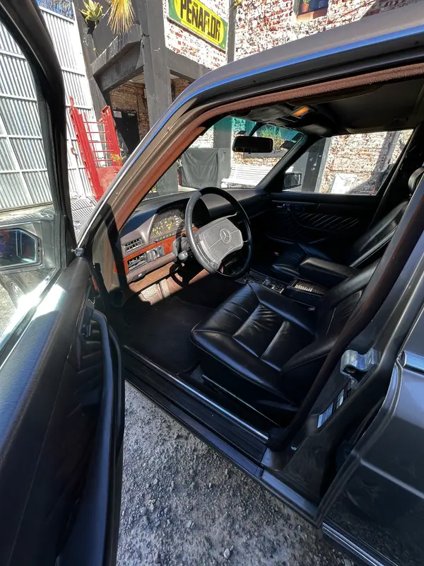Mira esta publicación de Mercedes Benz 300