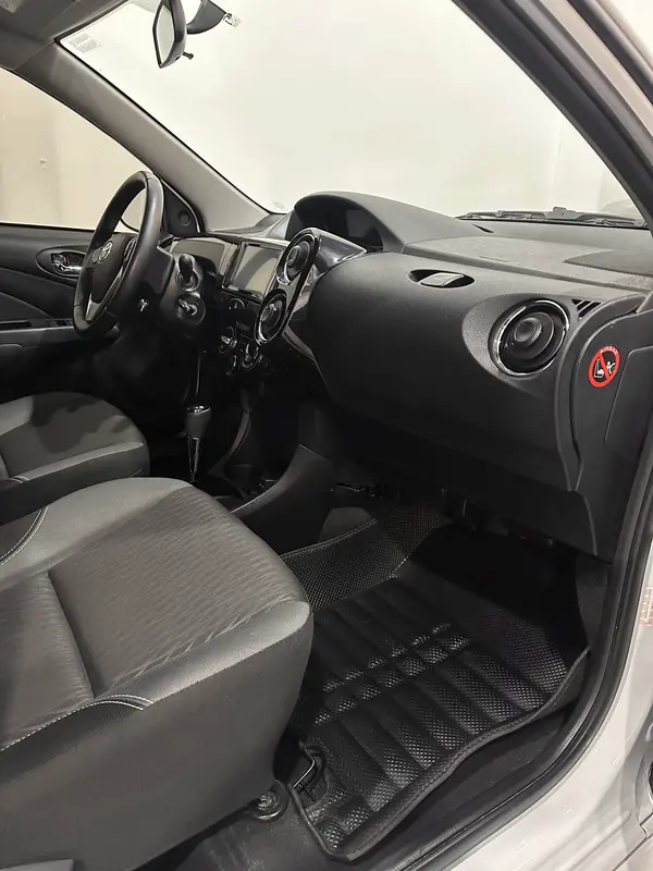 Toyota Etios Foto #18