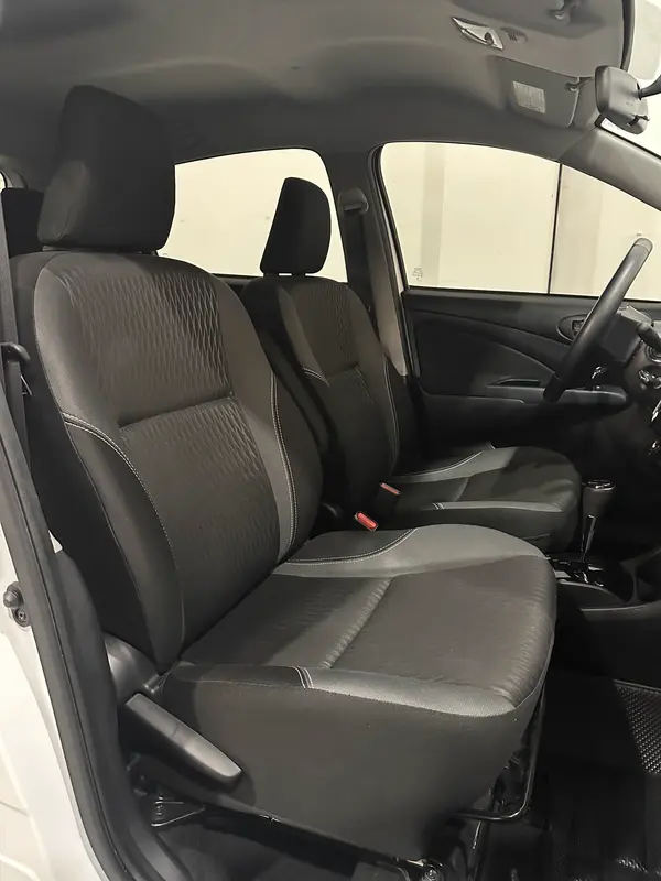 Toyota Etios Foto #17