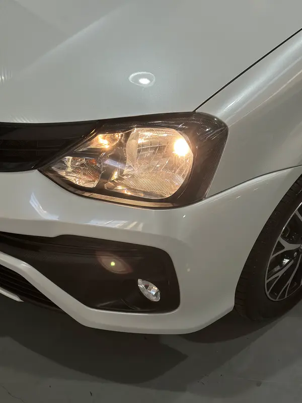 Toyota Etios Foto #9