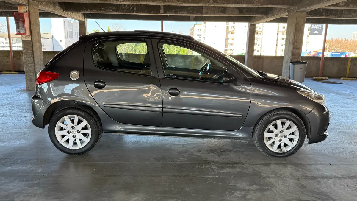 Mira esta publicación de Peugeot 207 Compact