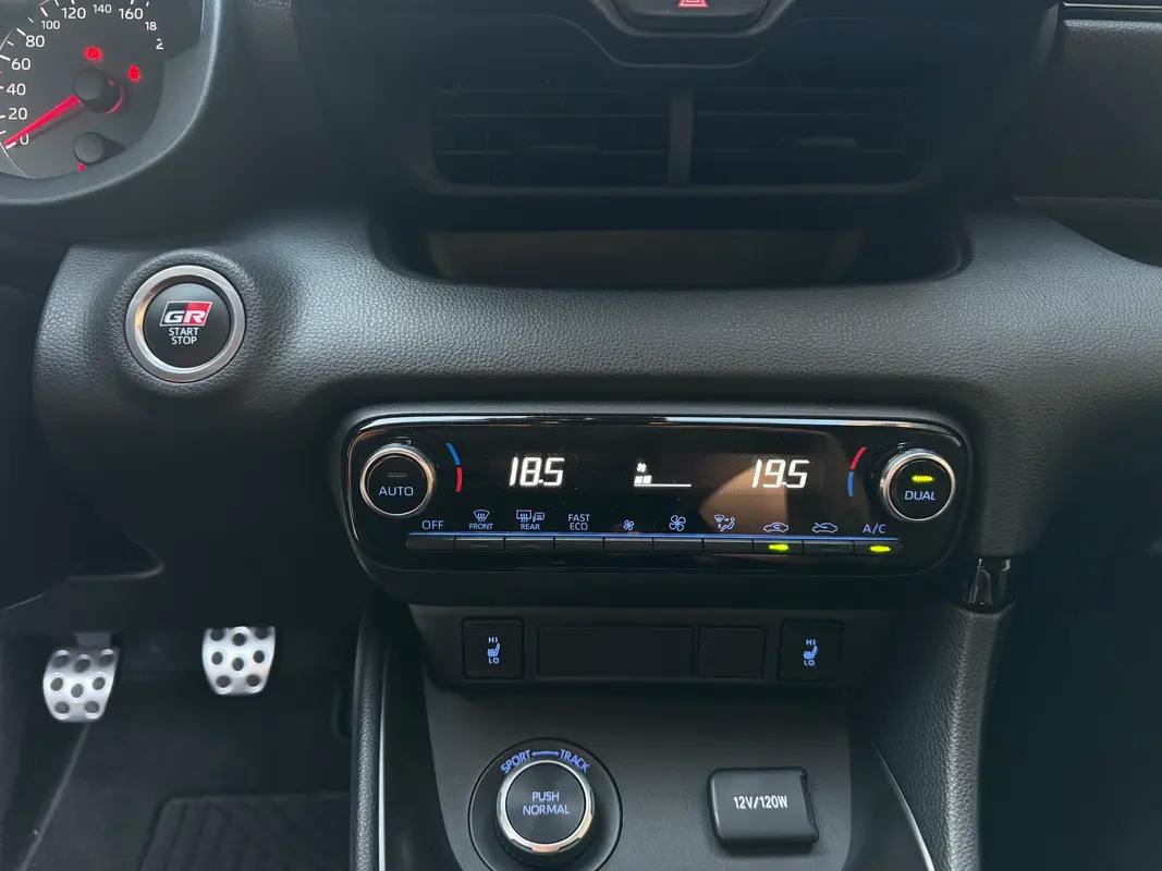 Toyota Yaris Foto #21