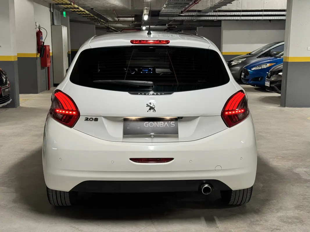 Peugeot 208 Foto #5
