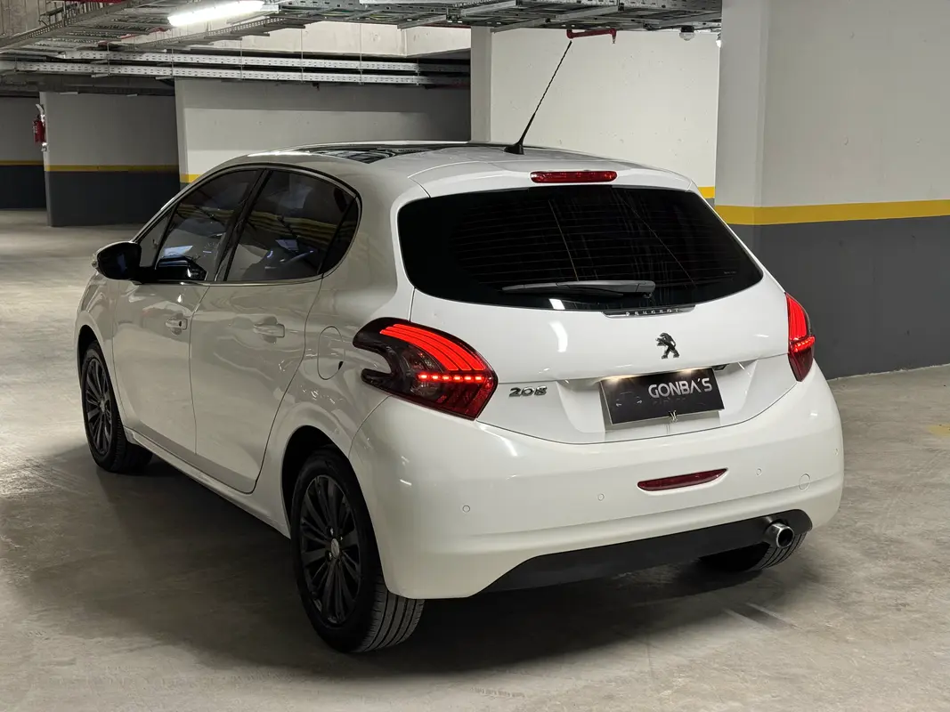 Peugeot 208 Foto #3