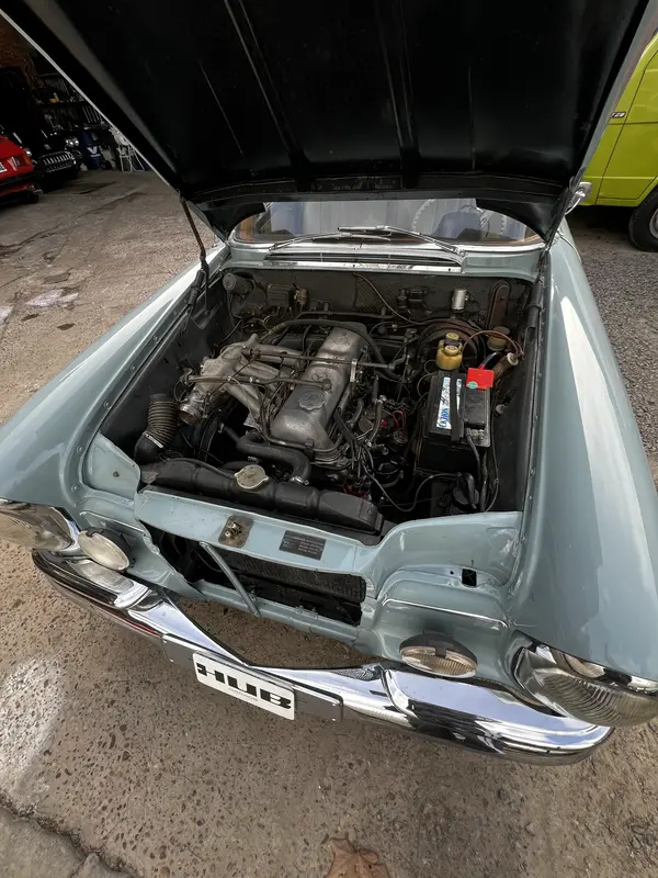 Mira esta publicación de Mercedes Benz 220