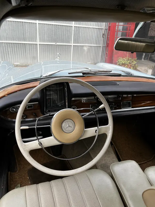 Mira esta publicación de Mercedes Benz 220