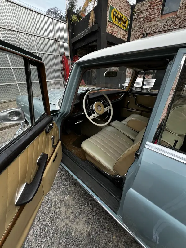Mira esta publicación de Mercedes Benz 220