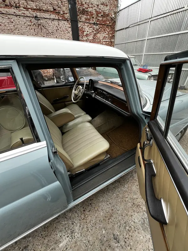 Mira esta publicación de Mercedes Benz 220