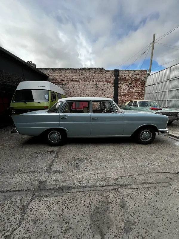 Mira esta publicación de Mercedes Benz 220