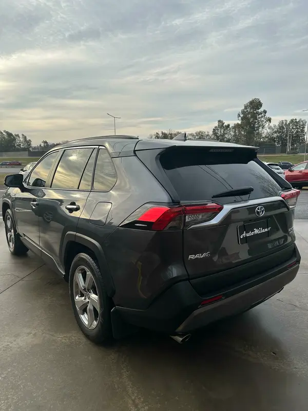 Toyota RAV4 Foto #7