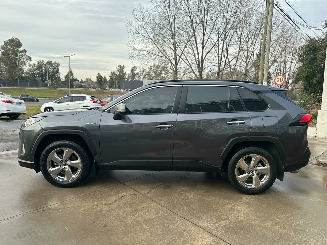Toyota RAV4 Foto #9