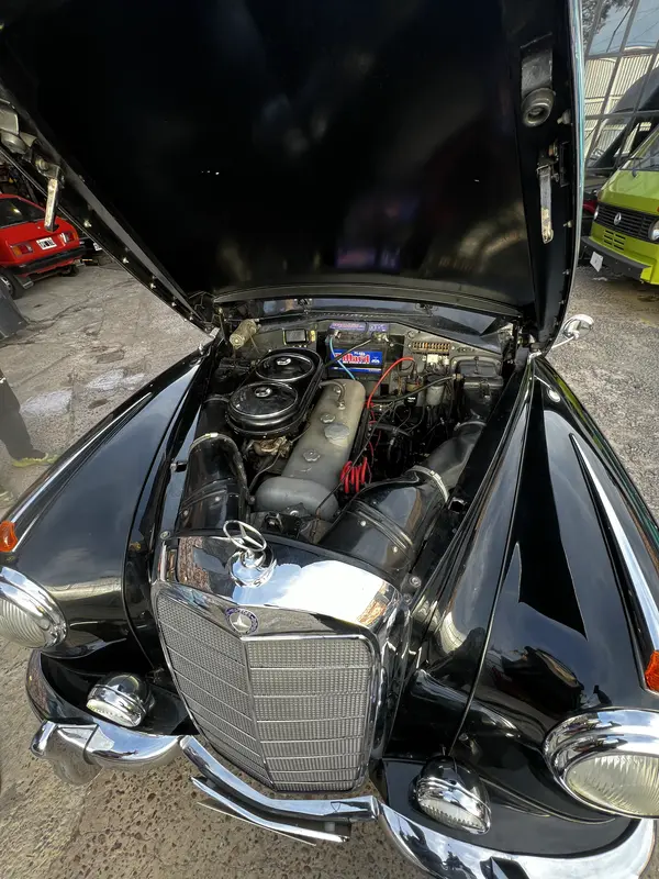 Mira esta publicación de Mercedes Benz 300