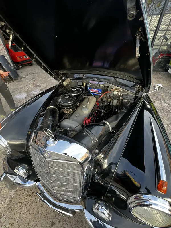 Mira esta publicación de Mercedes Benz 300