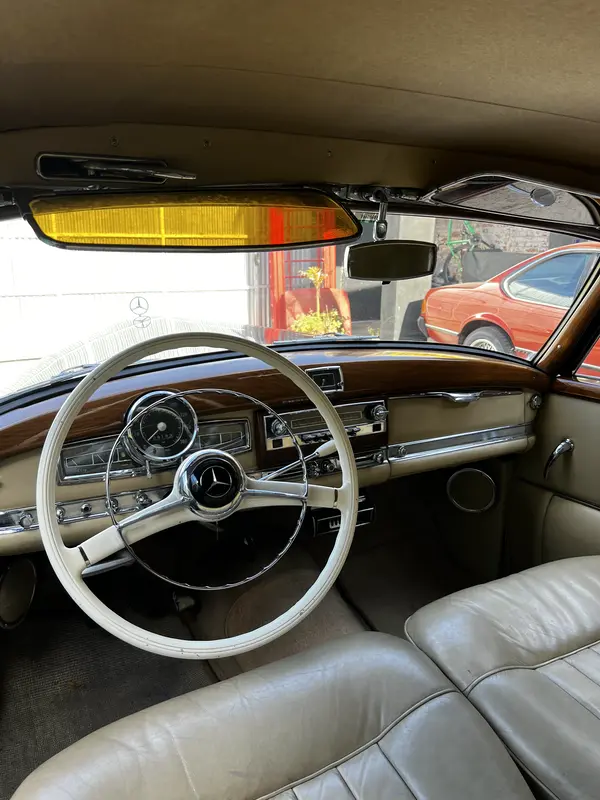 Mira esta publicación de Mercedes Benz 300