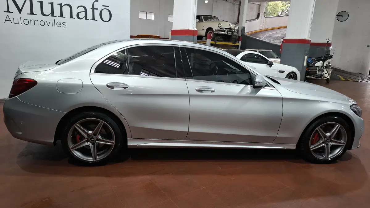 Mira esta publicación de Mercedes Benz Clase C