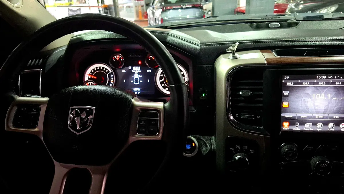 RAM 1500 Foto #14