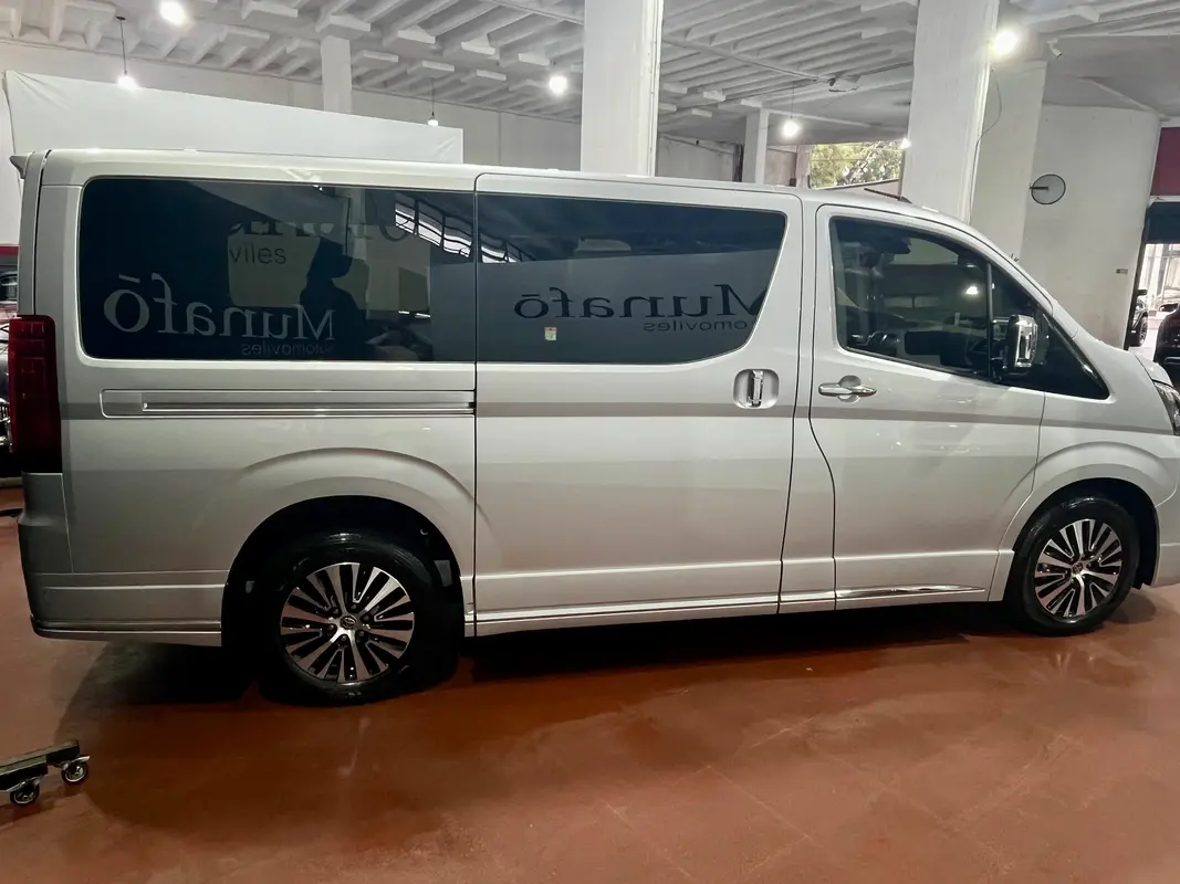 Toyota Hiace Foto #2