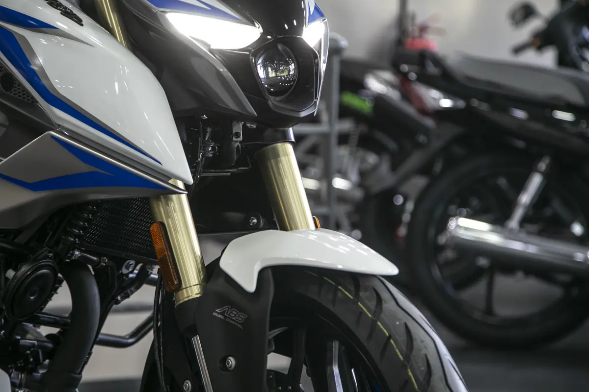 Bajaj Rouser 250 N Foto #5