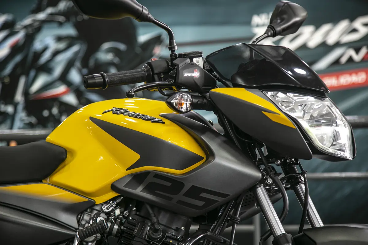 Bajaj Rouser 125 LS Foto #4