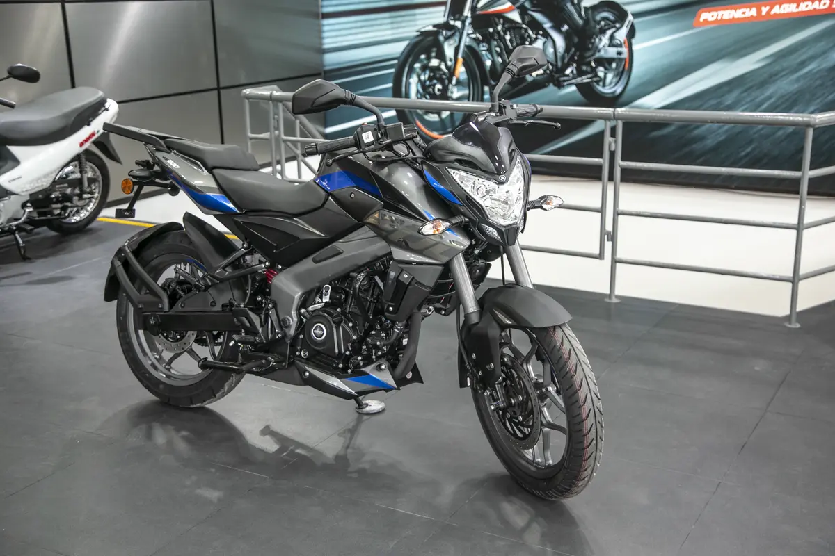 Bajaj Rouser 200 NS Foto #2