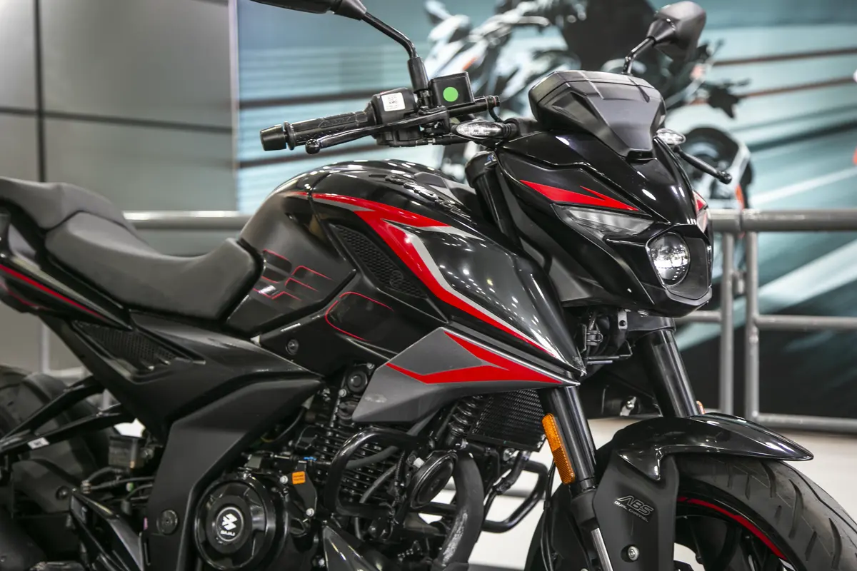 Bajaj Rouser 250 N Foto #2