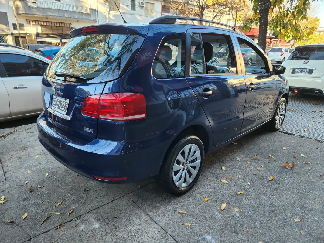 Volkswagen Suran Foto #1