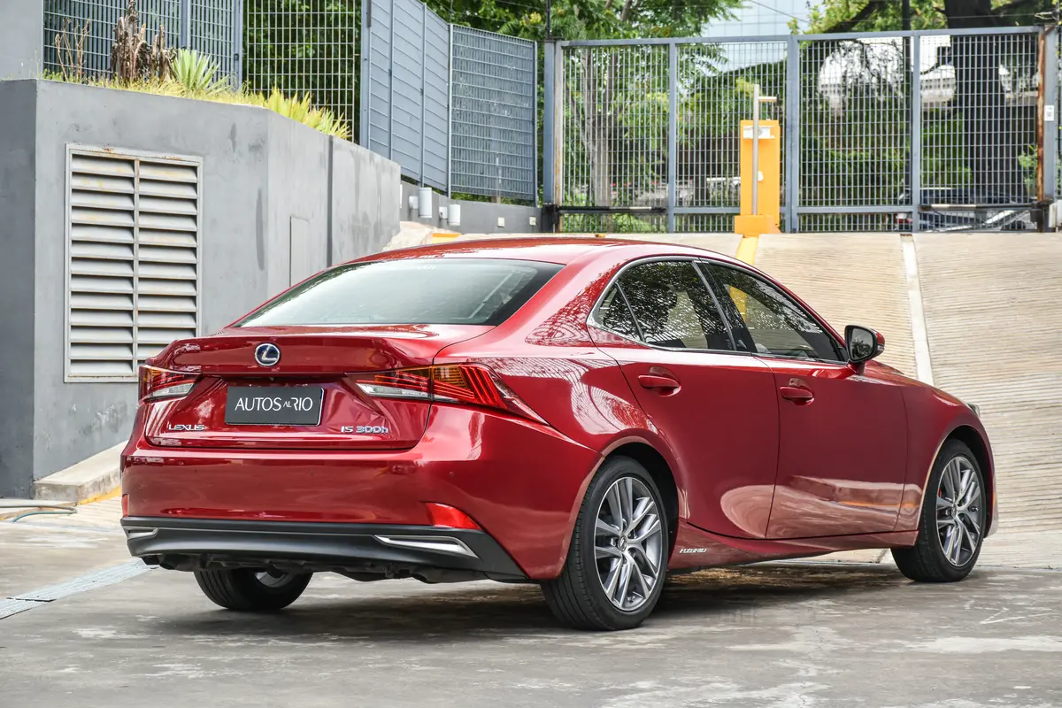 Mira esta publicación de Lexus IS 2020 en Motordil