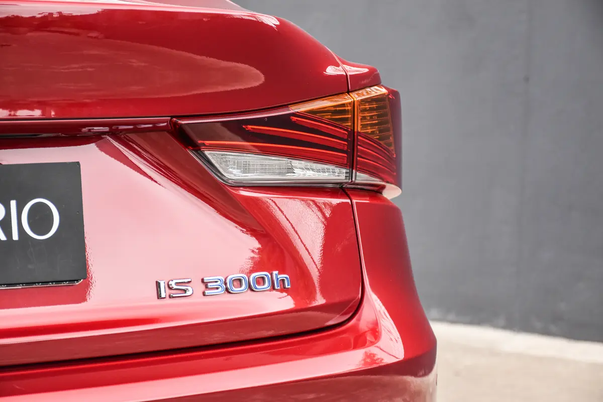 Mira esta publicación de Lexus IS 2020 en Motordil