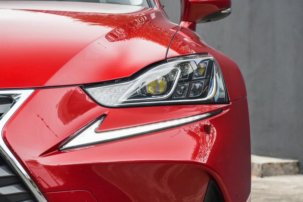 Mira esta publicación de Lexus IS 2020 en Motordil