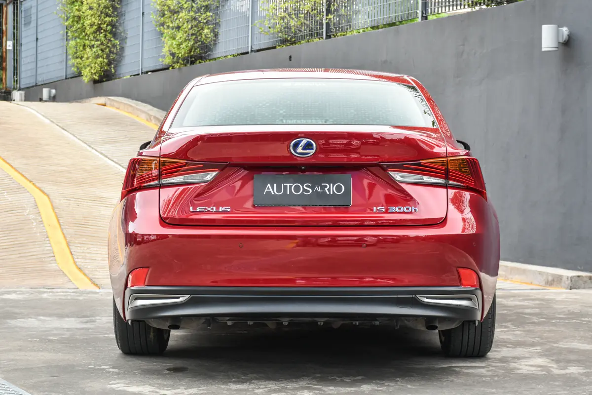 Mira esta publicación de Lexus IS 2020 en Motordil