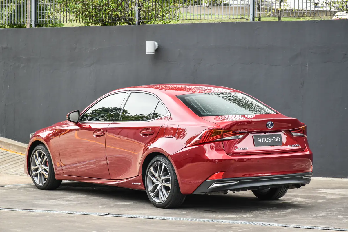 Mira esta publicación de Lexus IS 2020 en Motordil