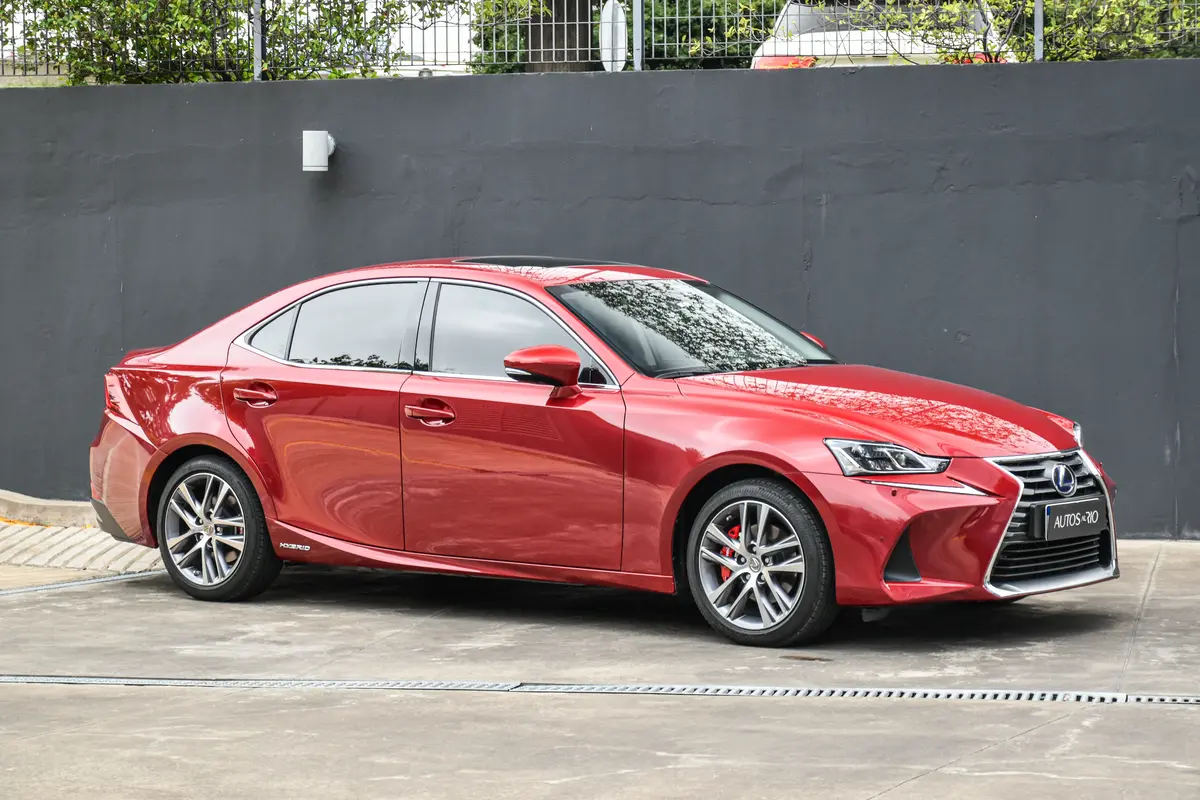 Mira esta publicación de Lexus IS 2020 en Motordil