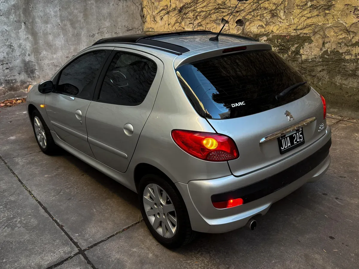 Mira esta publicación de Peugeot 207 Compact