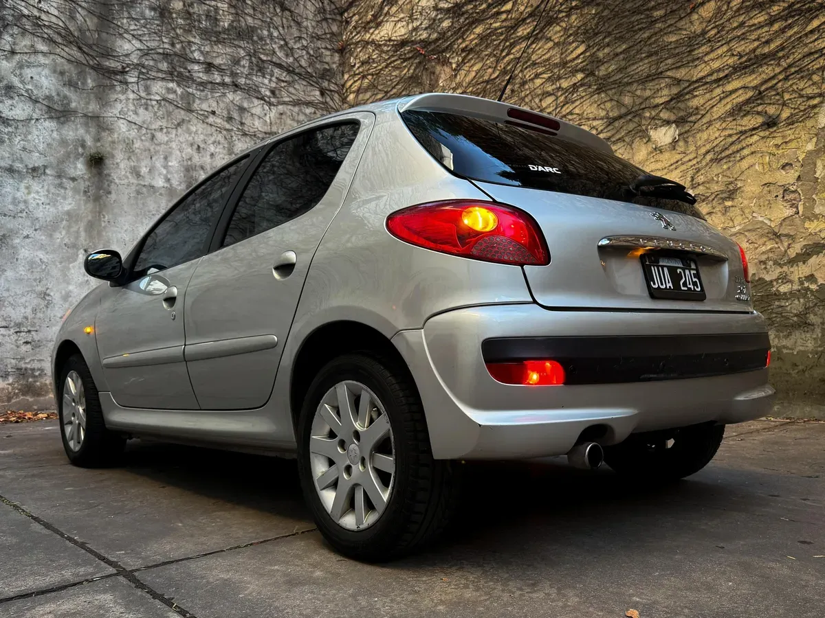Mira esta publicación de Peugeot 207 Compact