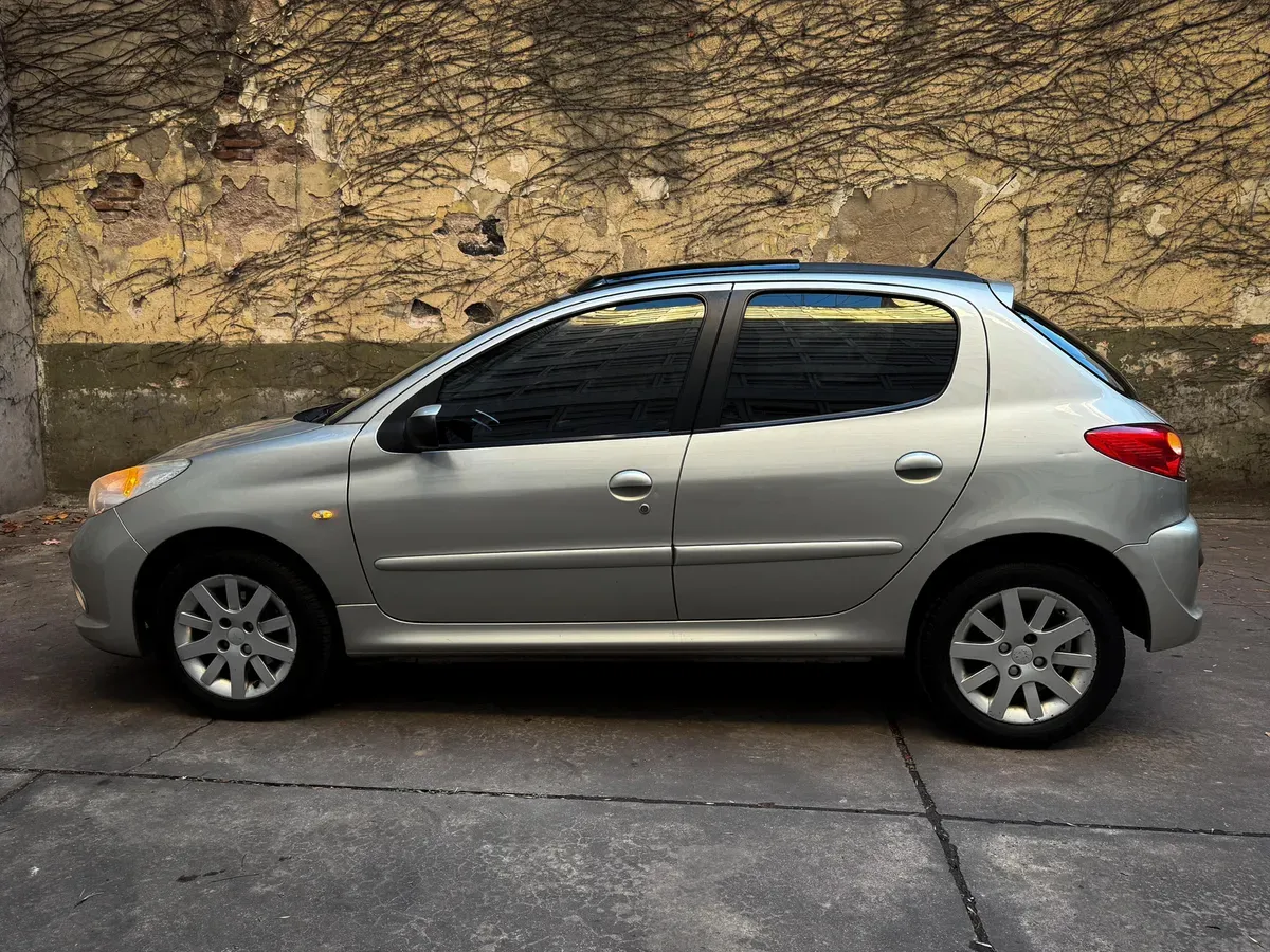 Mira esta publicación de Peugeot 207 Compact