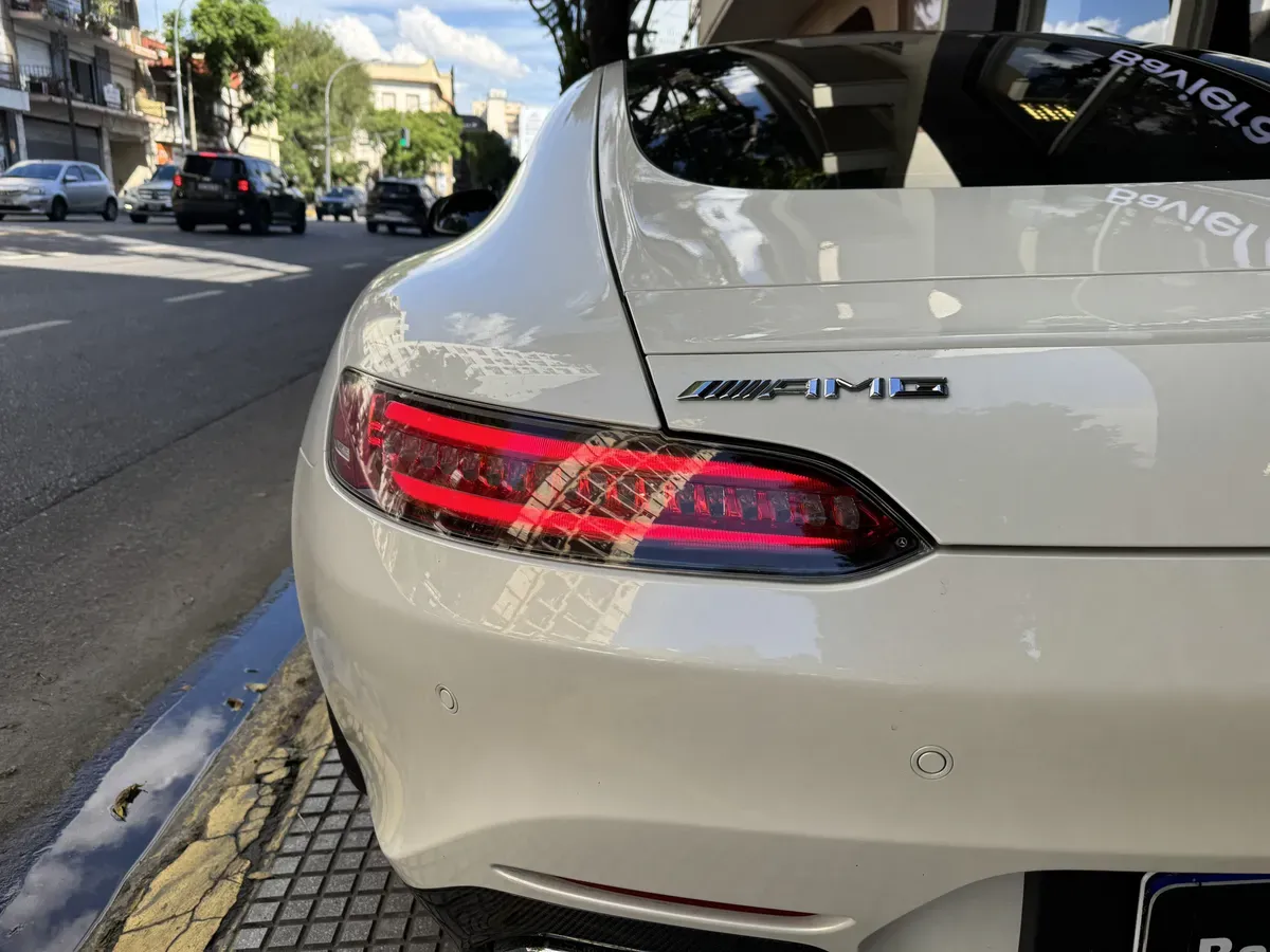 Mira esta publicación de Mercedes Benz GT