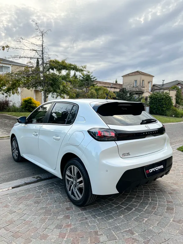 Mira esta publicación de Peugeot 208