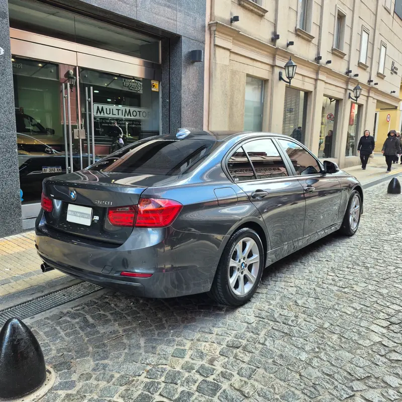 Mira esta publicación de BMW Serie 3 2013 en Motordil