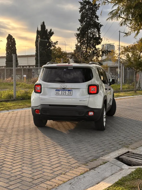 Mirá esta publicación de Jeep Renegade