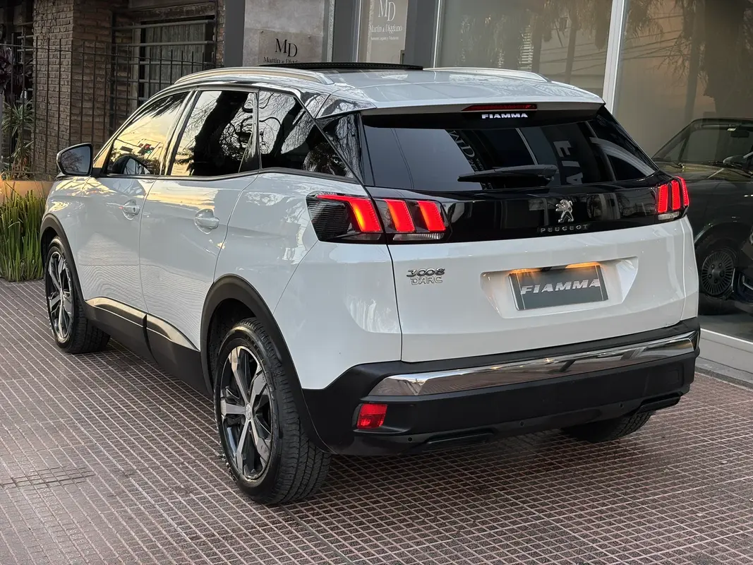 Mira esta publicación de Peugeot 3008