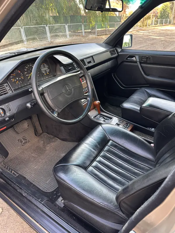 Mira esta publicación de Mercedes Benz 300