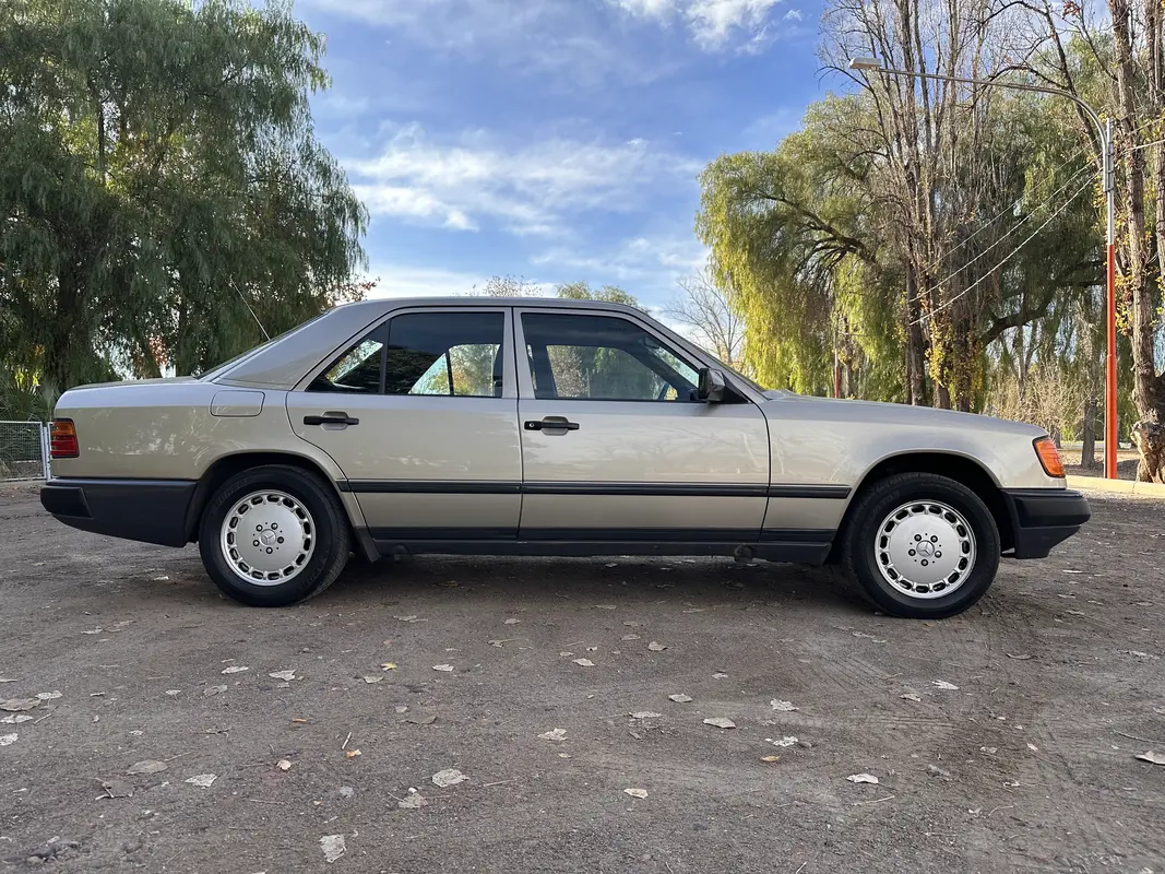 Mira esta publicación de Mercedes Benz 300