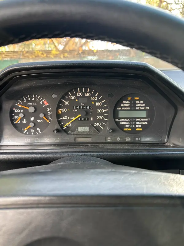 Mira esta publicación de Mercedes Benz 300