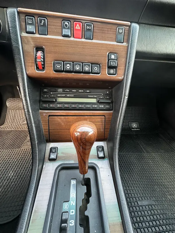 Mira esta publicación de Mercedes Benz 300