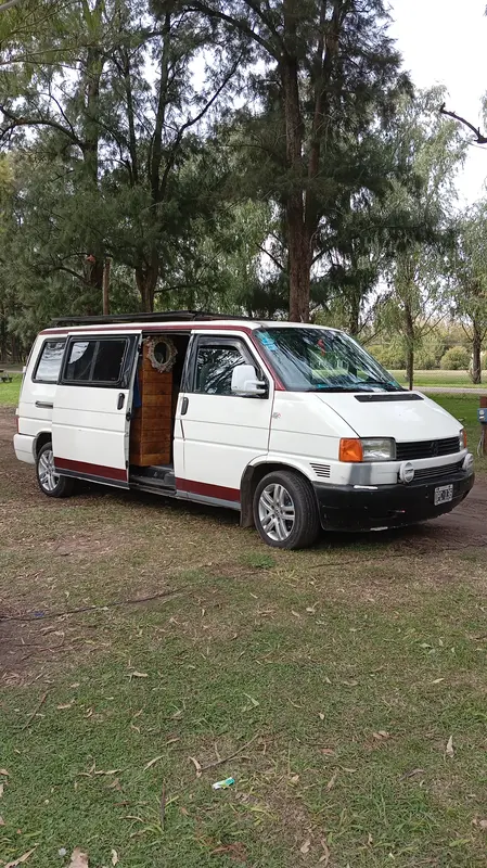 Mira esta publicación de Volkswagen Transporter 2001 en Motordil