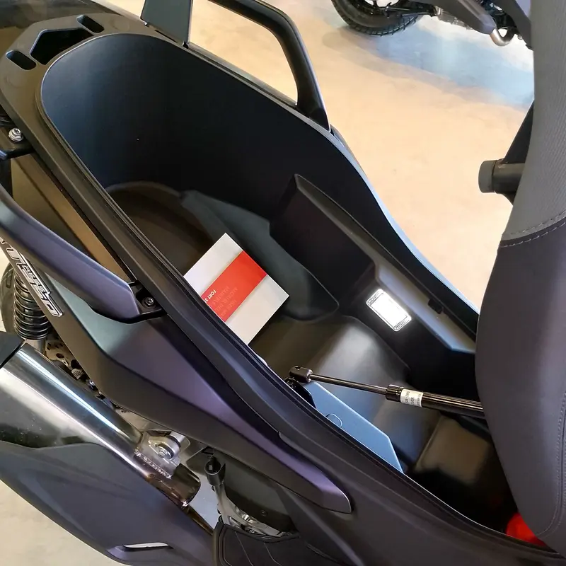 Mira esta publicación de Qjmotor FORT 350 2025 en Motordil